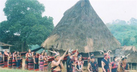 Tục “ngủ duông” - nét đẹp trong hôn nhân của người Cơ Tu