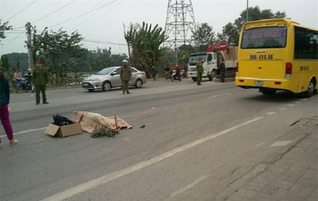 Clip: Phanh gấp, cô gái bị xe khách cán tử vong ở Thái Nguyên