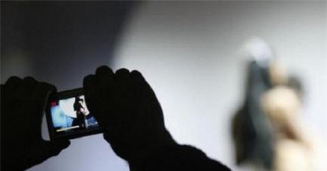 TP.HCM: Quan hệ tập thể trong khách sạn rồi quay lại clip ‘nóng’ để tống tiền