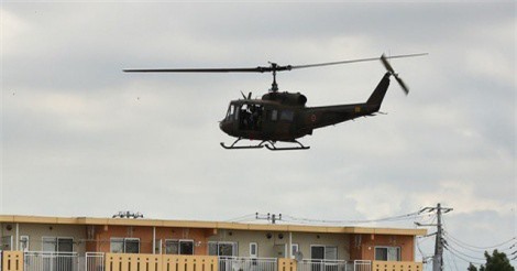Trực thăng quân sự Nhật Bản lao vào nhà dân