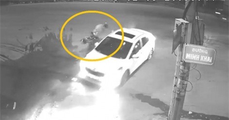 Clip: Tông vào ôtô, nam thanh niên điều khiển Exciter tử vong ở Bắc Ninh