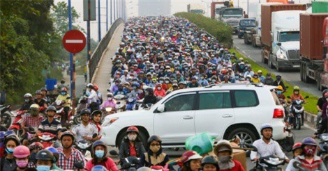 Ngày cận Tết, cửa ngõ phía Đông TP.HCM kẹt cứng