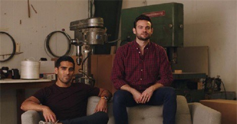 Hai sinh viên kiếm được hàng triệu USD nhờ bán… ghế