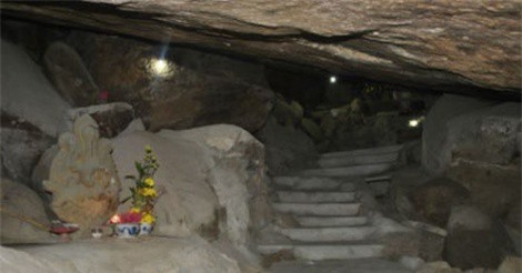 Huyền bí đường “lên trời” và xuống “địa phủ” trong ngôi cổ tự