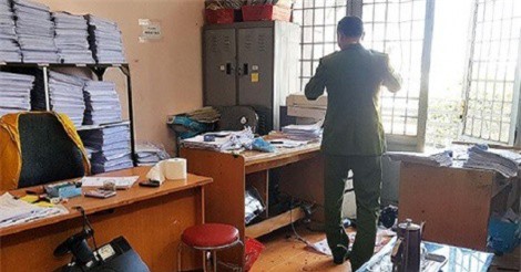 Khởi tố đối tượng đập phá phòng công chứng, dùng dao chống trả công an