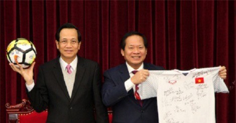 Áo và bóng U23 tặng Thủ tướng được trả giá 6 tỷ đồng