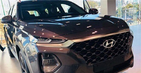 Hyundai Santa Fe thế hệ mới xuất hiện ở showroom