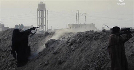 Các nữ chiến binh IS giao đấu dữ dội với phiến quân Syria