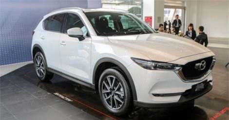 Ôtô "cháy hàng", mất thêm trăm triệu vẫn không có xe chơi Tết