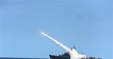 Tàu hải quân Nga nã hơn 100 tên lửa vào Syria