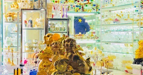 Tượng chó dát vàng, giá cao ngất ngưởng ngày vẫn bán cả trăm con