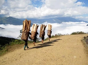 Tìm hiểu tập tục thờ thần bếp của người Hà Nhì