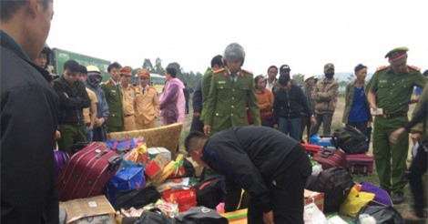 Lật xe khách tại Đà Nẵng, 2 người chết, 11 người bị thương