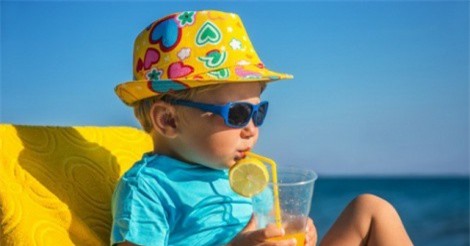 Phải làm gì khi trẻ có dấu hiệu say nắng?