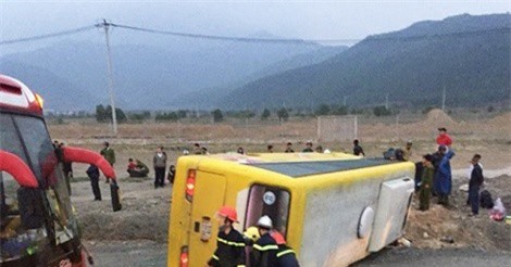 TIN HOT NGÀY 12/2: Món quà U23 tặng Thủ tướng được bán với giá 20 tỷ đồng, lật xe khách tại Đà Nẵng khiến 13 người thương vong