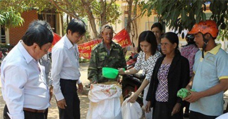 Gần 800.000 người nghèo đã nhận gạo hỗ trợ Tết