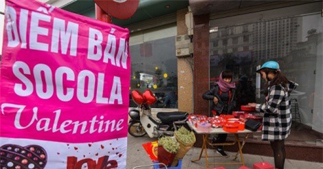 Gần sát dịp Tết Nguyên đán, thị trường quà tặng Valentine bị "lu mờ"