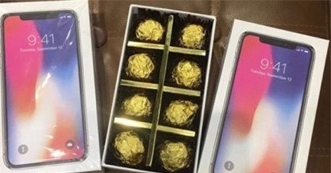 Hoa đắt gấp đôi, socola iPhone X "cháy hàng" dịp Valentine