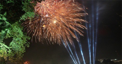 "Giật mình" vì giá vé xem pháo hoa đêm Giao thừa tại Hà Nội