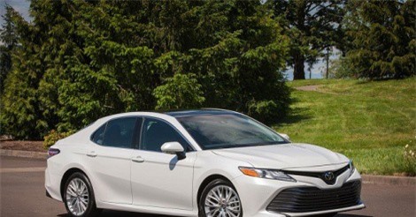 Toyota Camry 2018 đầu tiên về Việt Nam giá gần 2,5 tỷ