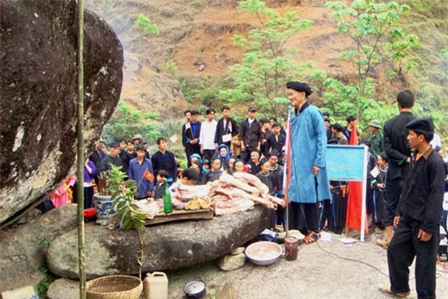 Độc đáo tục thờ cúng Thổ công của người Nùng