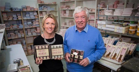 Hai cha con "hốt bạc" nhờ làm socola với hình thù độc nhất vô nhị