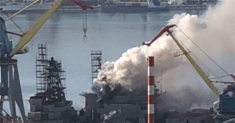 Tàu chiến Nga bốc cháy ở Viễn Đông