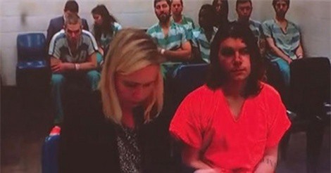 Bà tố giác cháu trai âm mưu xả súng trường học Mỹ