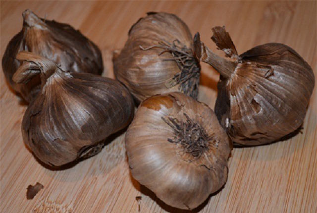 Công thức làm tỏi lên men trị "bách bệnh" tại nhà cực đơn giản