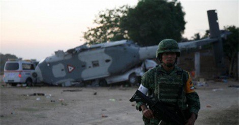 13 người dưới đất thiệt mạng trong vụ rơi máy bay chở bộ trưởng Mexico