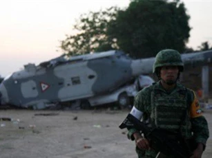 13 người dưới đất thiệt mạng trong vụ rơi máy bay chở bộ trưởng Mexico
