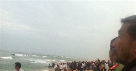 Quảng Ngãi: Ra biển chơi mùng 3 Tết, 1 người tử vong 2 người sóng cuốn mất tích