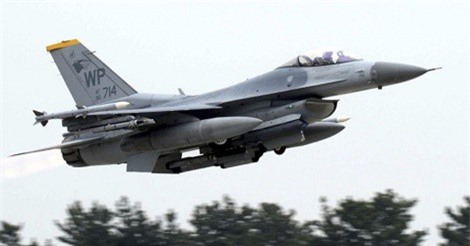 F-16 của Mỹ bốc cháy ở Nhật, phi công trút 2 thùng nhiên liệu xuống hồ