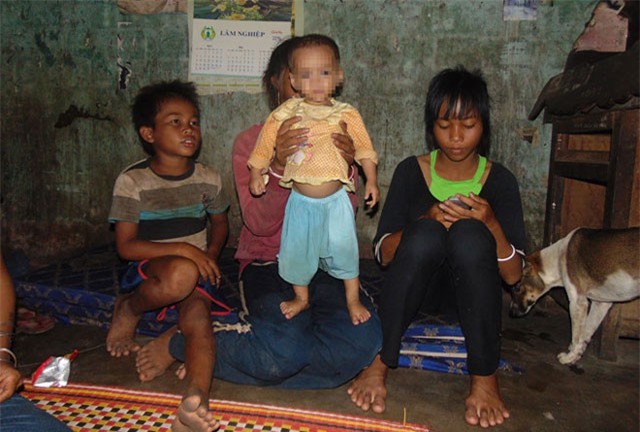 Rợn người với hủ tục chôn sống con theo mẹ đã chết ở Việt Nam