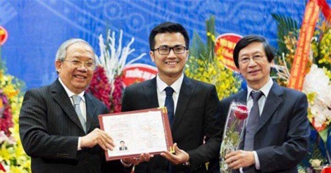 Bộ trưởng GD&ĐT xin lùi thời hạn báo cáo Thủ tướng việc công nhận chức danh Giáo sư vì có "vấn đề"