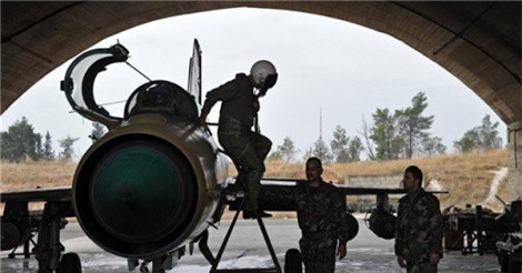 Pháo binh và không quân Syria cày nát căn cứ khủng bố ở Damascus