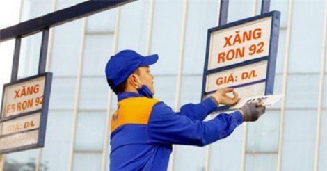 TIN HOT NGÀY 21/2: Giá xăng, dầu giảm từ chiều nay; gần 200 người tử vong vì tai nạn giao thông trong dịp Tết Nguyên đán 2018