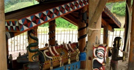 Nghệ thuật tạo hình tượng nhà mồ của người dân tộc Cơ Tu