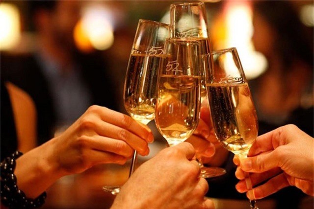 Phân biệt chính xác ngộ độc rượu và say rượu giúp xử trí hiệu quả