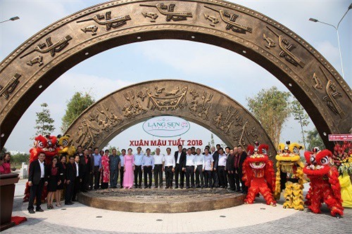 “Quảng trường Lạc Việt và Làng Sen Việt Nam vào hội Xuân 2018” nơi lưu giữ hồn quê