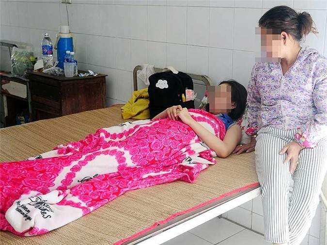 Tây Ninh: Phụ huynh đánh cô giáo gãy mũi rồi bỏ trốn