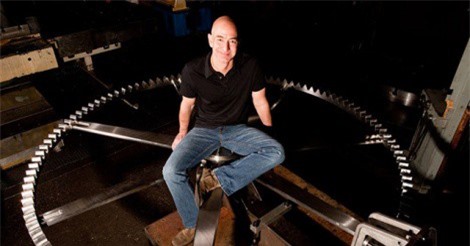 Chuyện về đồng hồ 10.000 năm của CEO Amazon và bồn cầu của Bill Gates