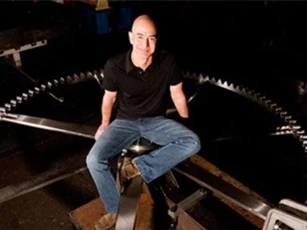 Chuyện về đồng hồ 10.000 năm của CEO Amazon và bồn cầu của Bill Gates