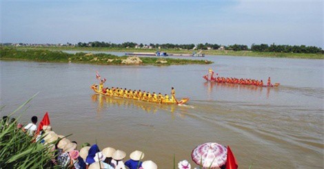 Phong tục độc đáo lấy nước thiêng ở ngã ba sông