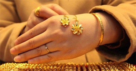 GIÁ VÀNG NGÀY 24/2: Thế giới ảm đạm, trong nước sôi động