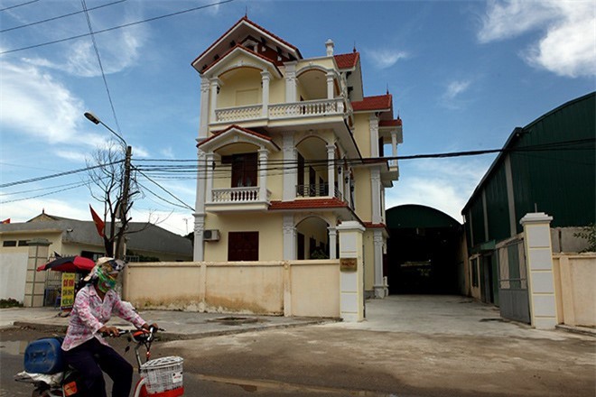 Giật mình với làng biệt thự giữa vùng quê nghèo Thái Bình