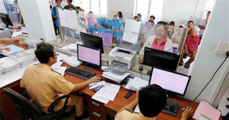 Hà Nội và TP.HCM thí điểm khai, nộp lệ phí trước bạ qua mạng với ôtô, xe máy