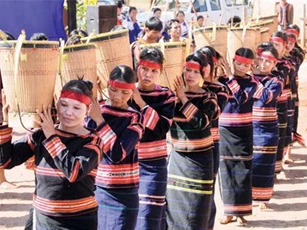 Hãi hùng tục lệ người chết chôn chung ở vùng Tây Nguyên xưa