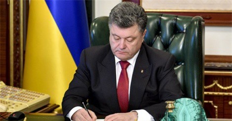 Nga "bóc mẽ" ý đồ của TT Ukraine khi ký luật tái hòa nhập Donbass