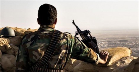  Người Kurd "dâng" thị trấn chiến lược cho quân đội Syria